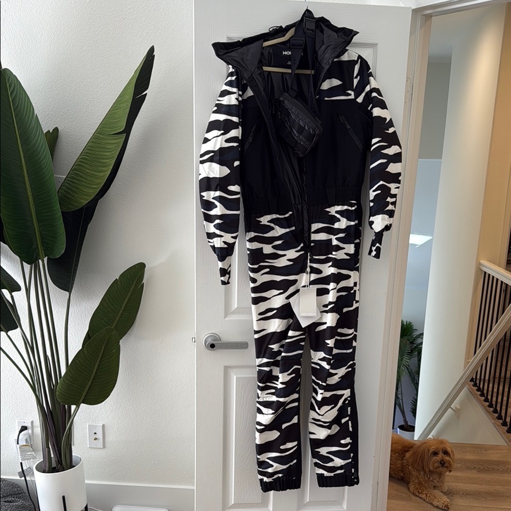 NWT Holden Black and White Zebra Ski Suit + belt bag - Picture 2 of 9